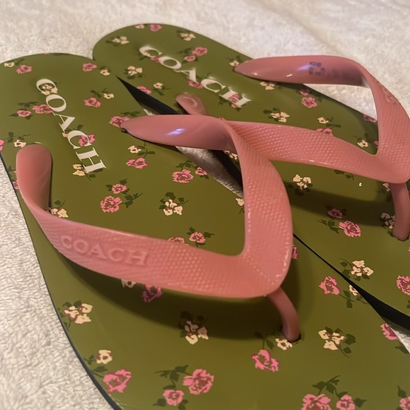 Coach Flipflops - Picture 2 of 7